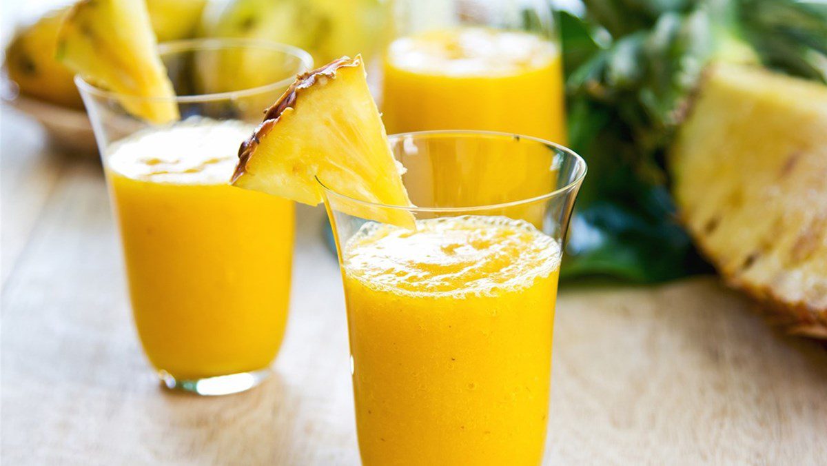 Mango pineapple smoothie with yogurt