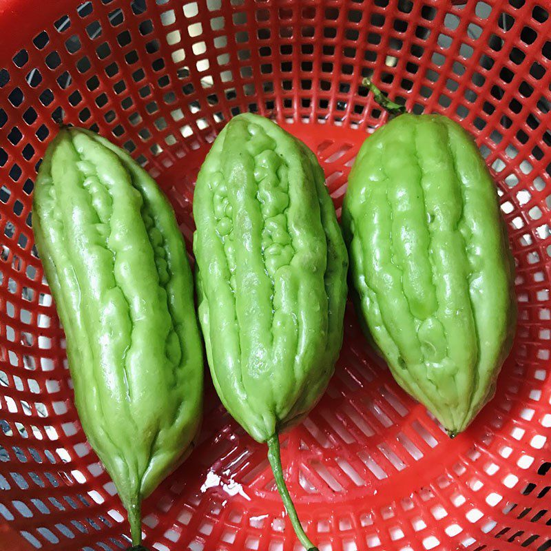 Step 1 Preparing ingredients for stuffed bitter melon soup (recipe shared by a user)