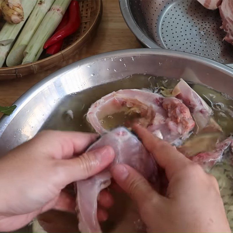 Step 1 Prepare the Fish Vu Dai Village Braised Fish