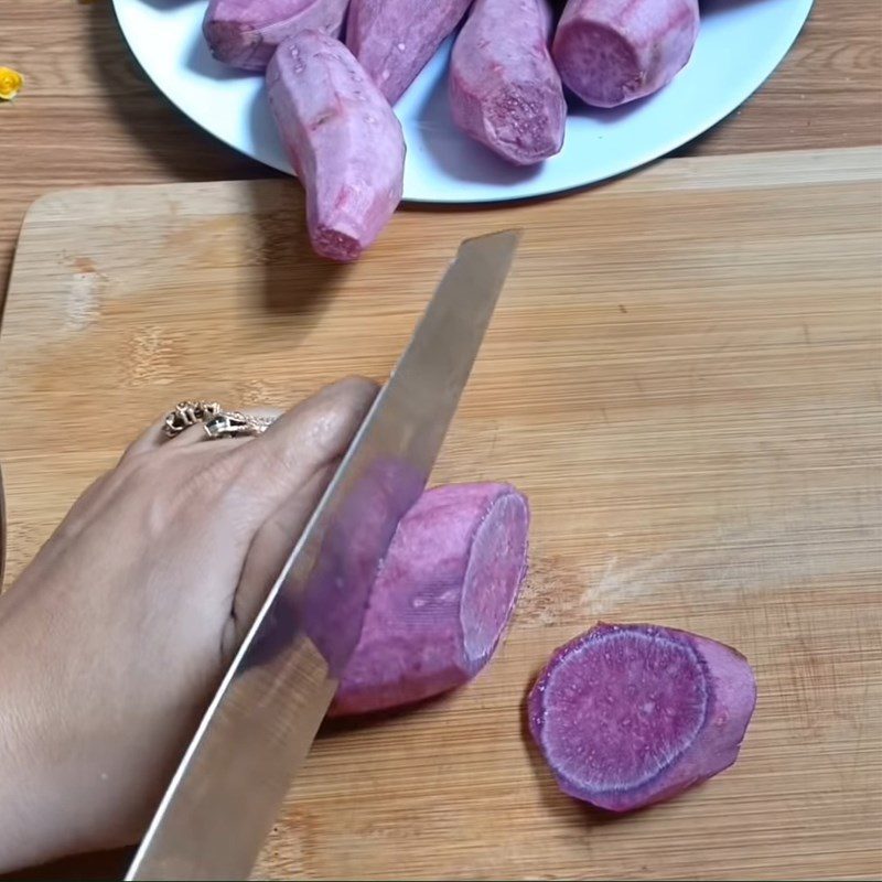 Step 1 Preparing sweet potatoes Purple sweet potato jam