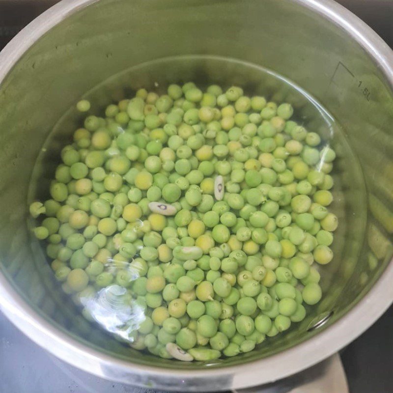 Step 1 Prepare the ingredients for Stir-fried Peas with Minced Meat