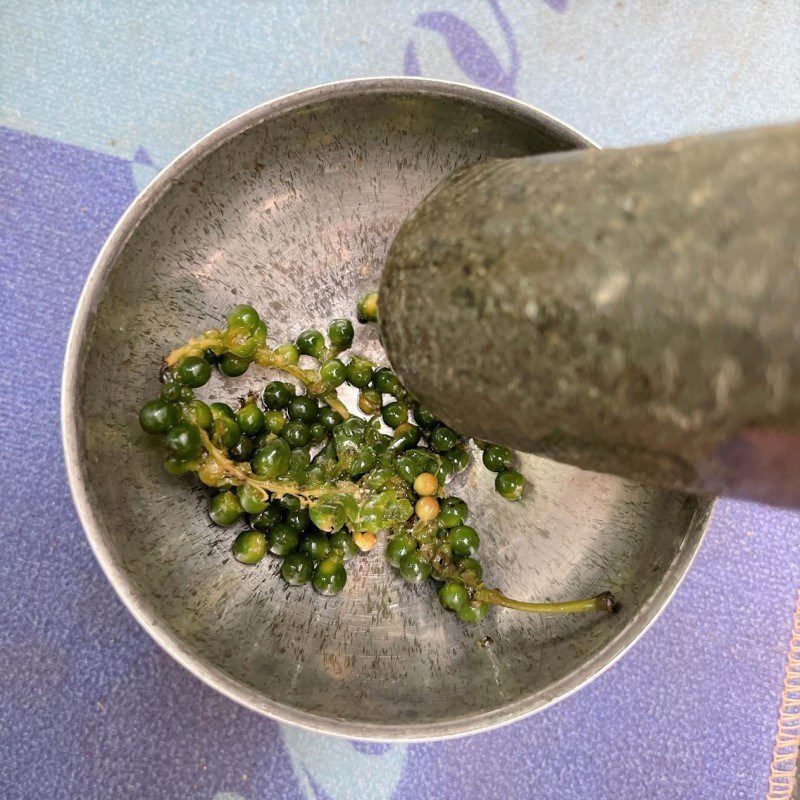 Step 1 Prepare the ingredients for Chicken Feet with Green Pepper Sauce