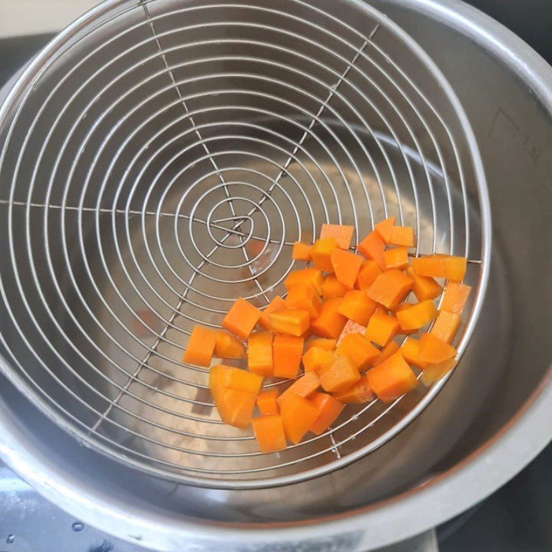 Step 1 Prepare the ingredients for Stir-fried Peas with Minced Meat