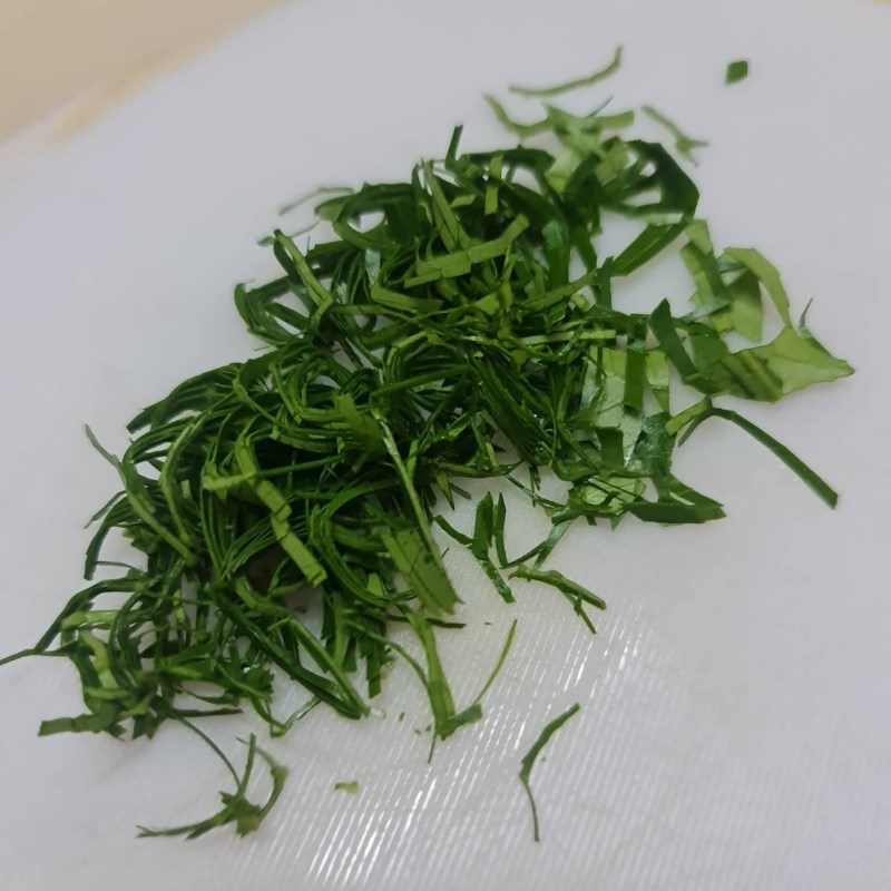 Step 1 Prepare the ingredients for Fried larvae with lime leaves