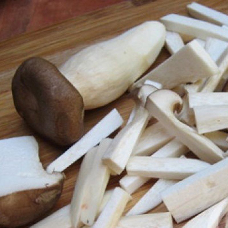 Step 2 Preparing other ingredients for bitter snail noodle soup with spare ribs