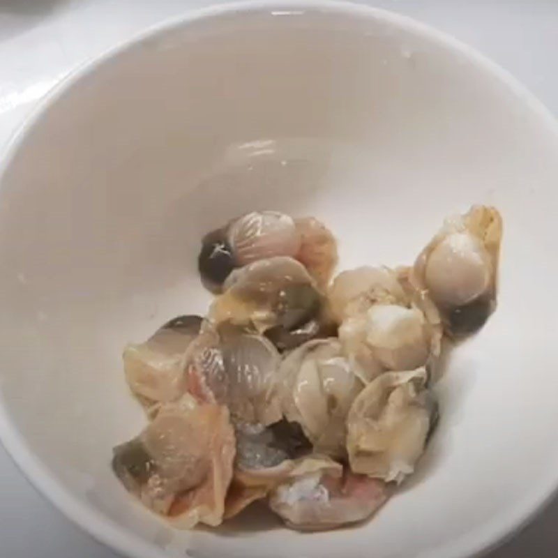 Step 1 Processing scallops for Stir-fried Scallops with Broccoli