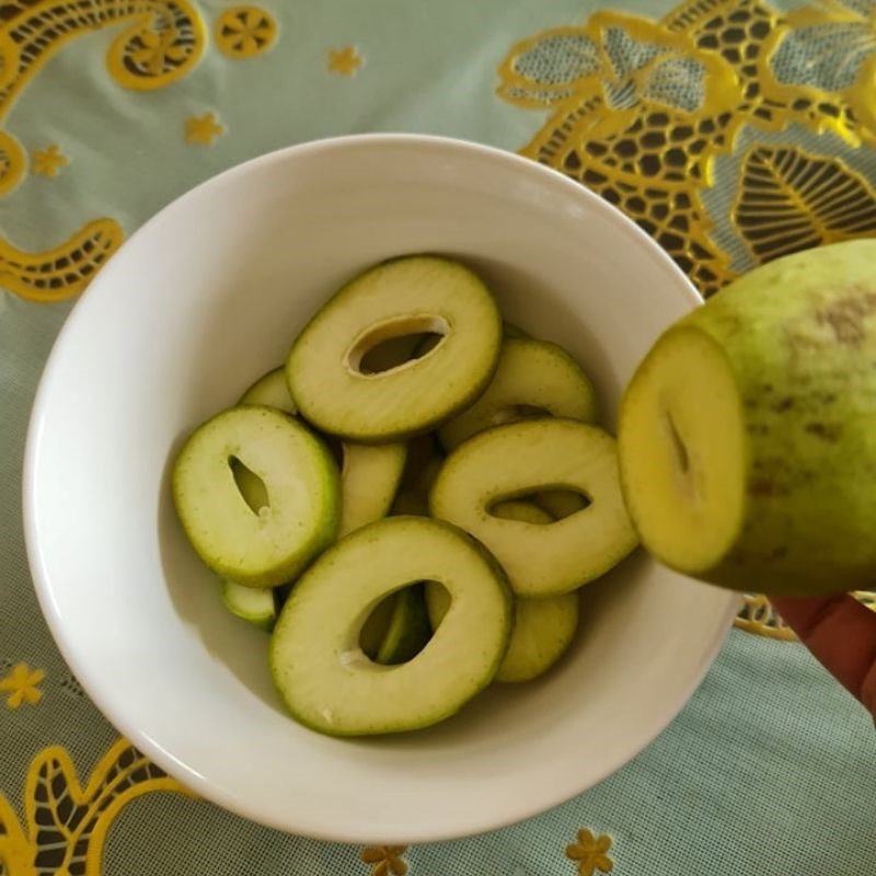 Step 1 Prepare mango for Mango with salted chili