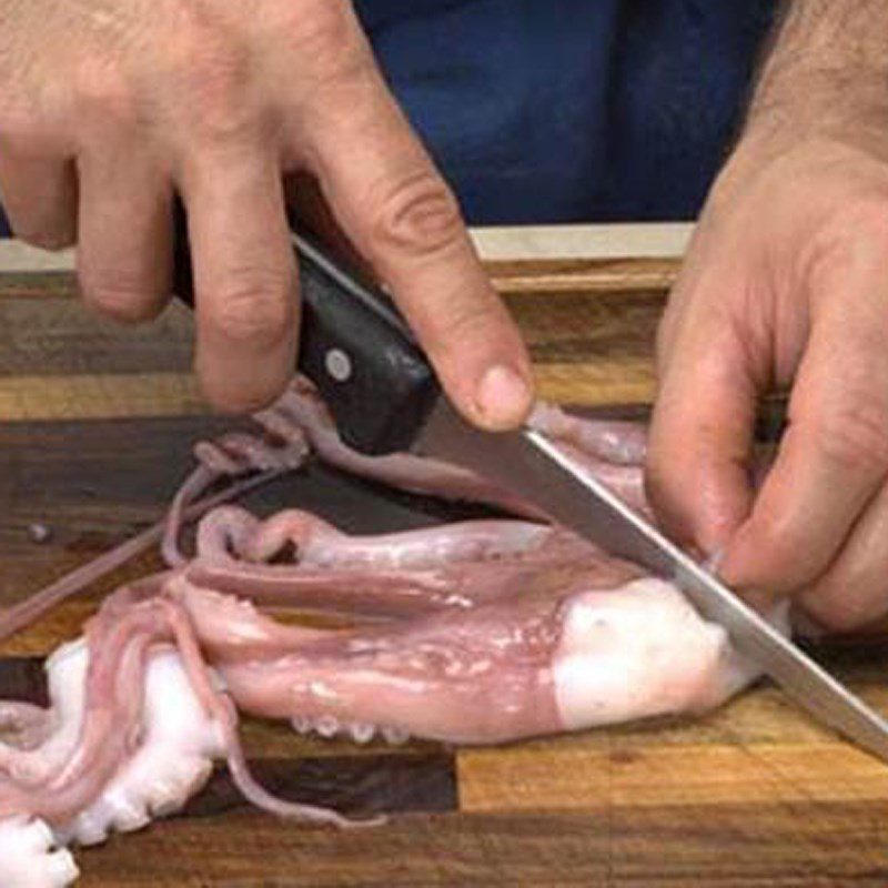 Step 1 Prepare the octopus Octopus dipped in tamarind leaves