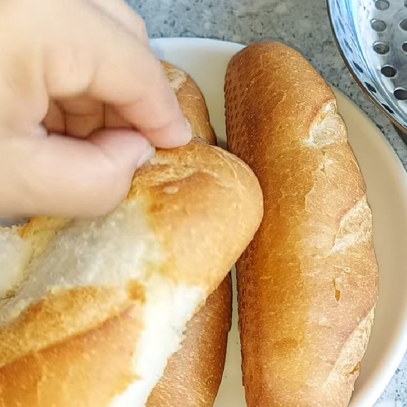 Step 1 Prepare the bread for salty fried vegetarian pork skin