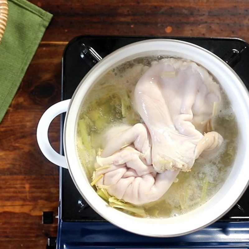 Step 1 Prepare the stomach Grilled five-flavor pork stomach