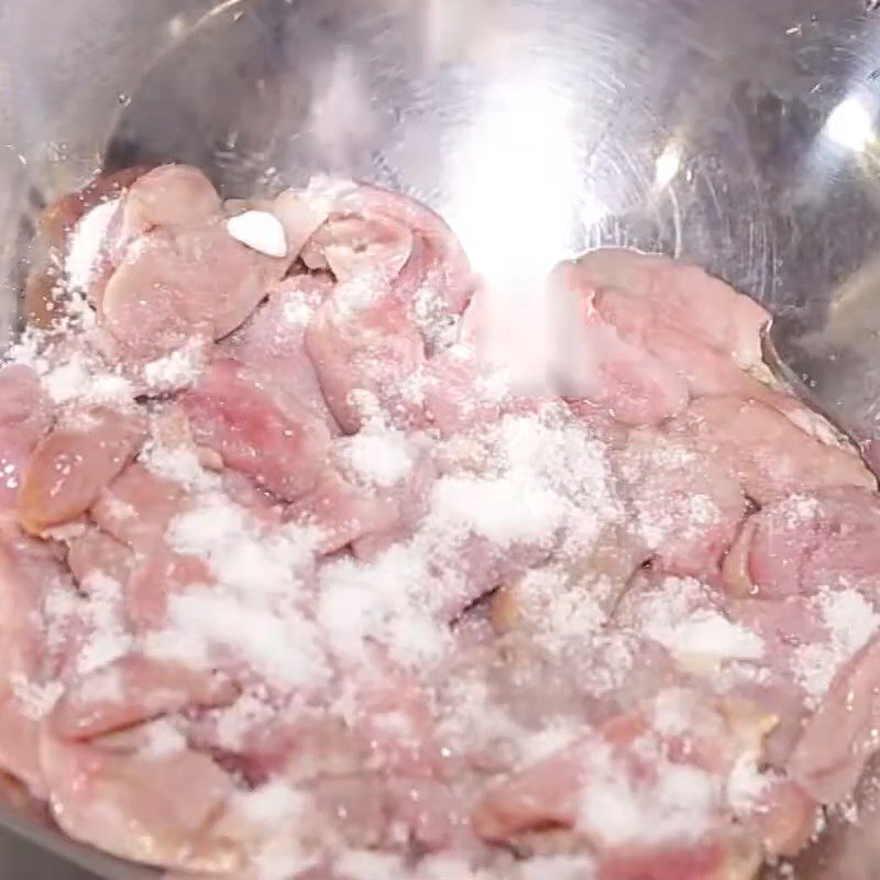 Step 1 Prepare the fish stomach Stir-fried pangasius fish stomach with bamboo shoots