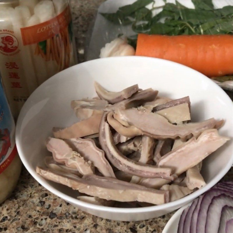 Step 1 Prepare the pig stomach for Pig Stomach Lotus Root Salad