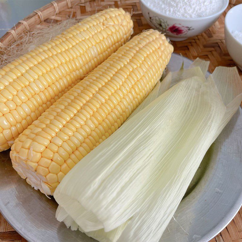 Step 1 Prepare the corn for Steamed Corn Cake