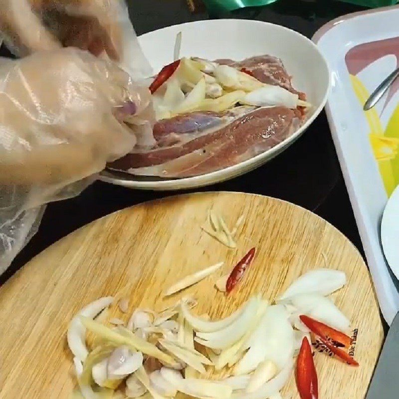 Step 2 Prepare the beef brisket Steamed ginger brisket