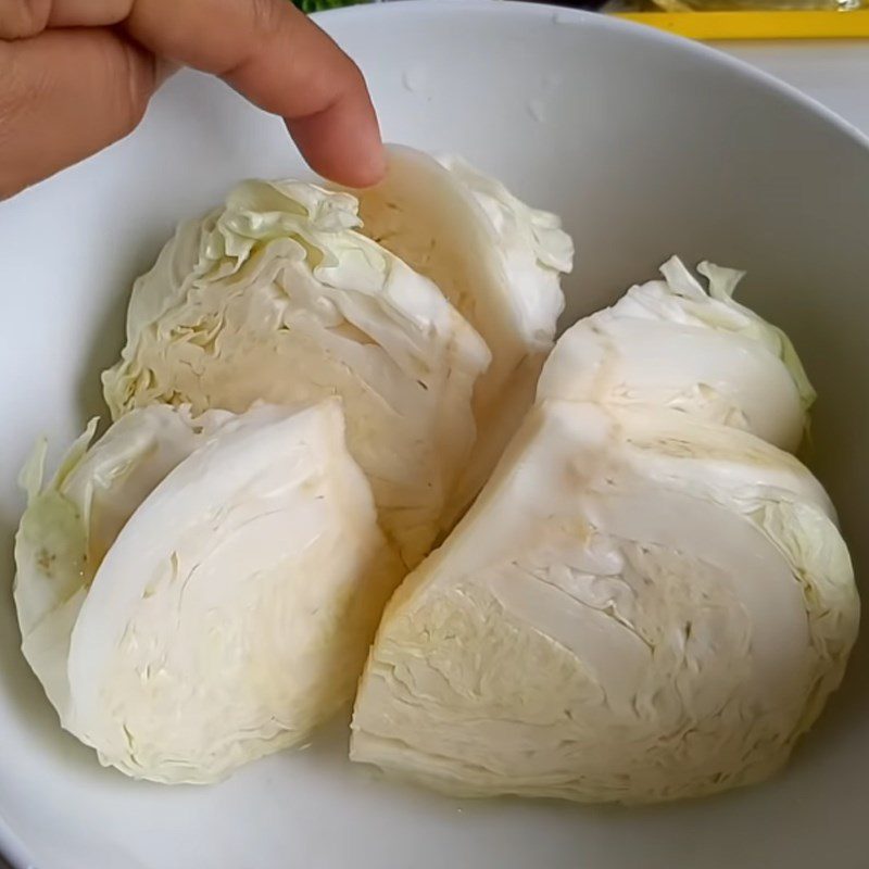 Step 1 Prepare the cabbage Cabbage braised with pepper