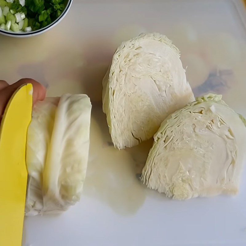 Step 1 Prepare the cabbage Cabbage braised with pepper