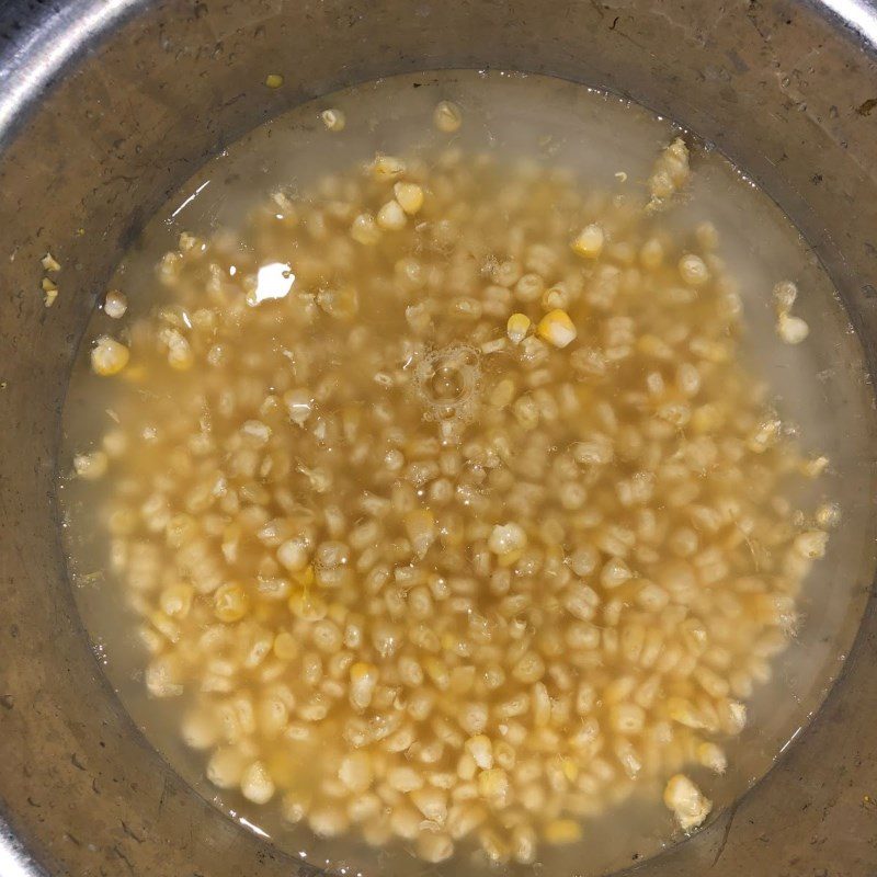 Step 1 Prepare American corn for American corn dessert with tapioca flour