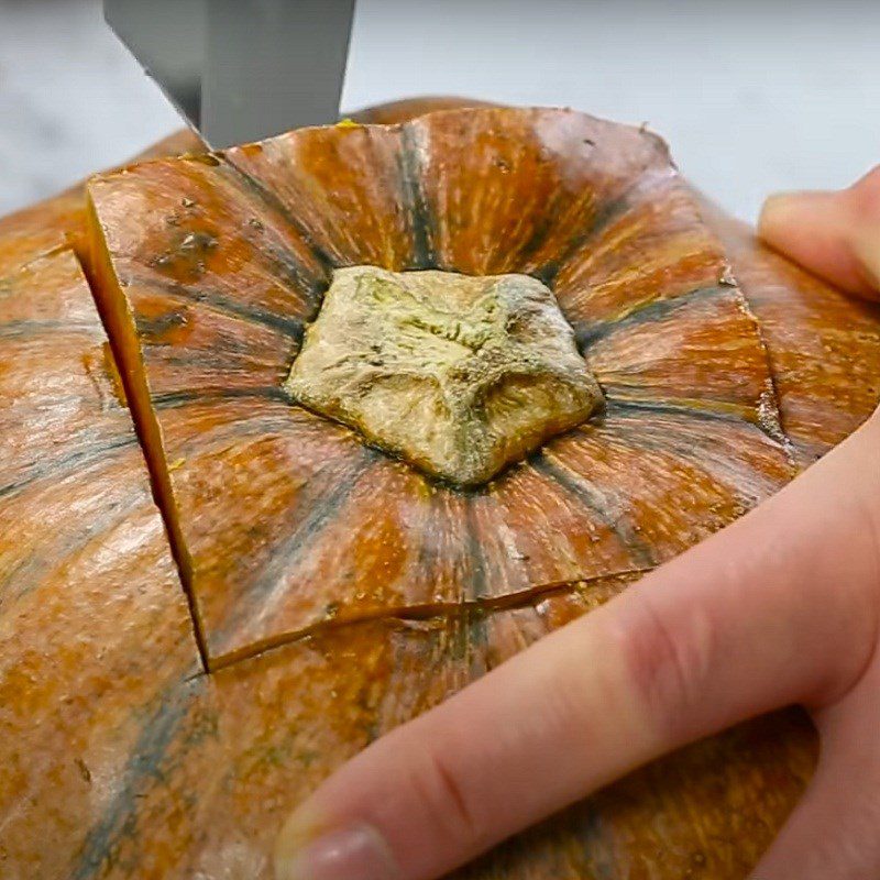 Step 3 Prepare pumpkin Steamed black chicken with pumpkin