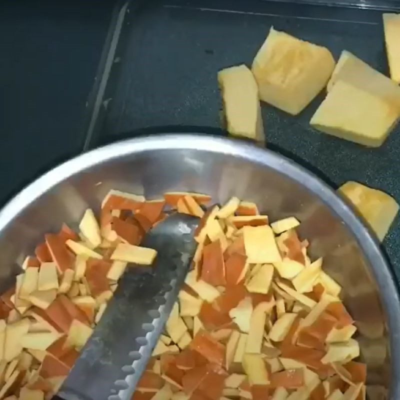 Step 1 Prepare the pumpkin for Dry Pumpkin Powder