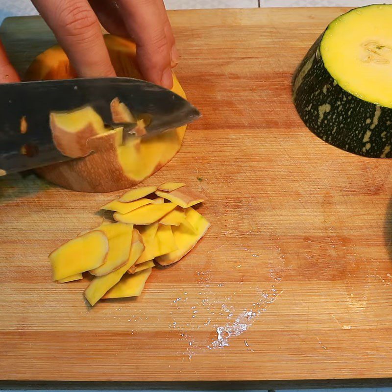 Step 1 Prepare the pumpkin Fried Pumpkin with Meat