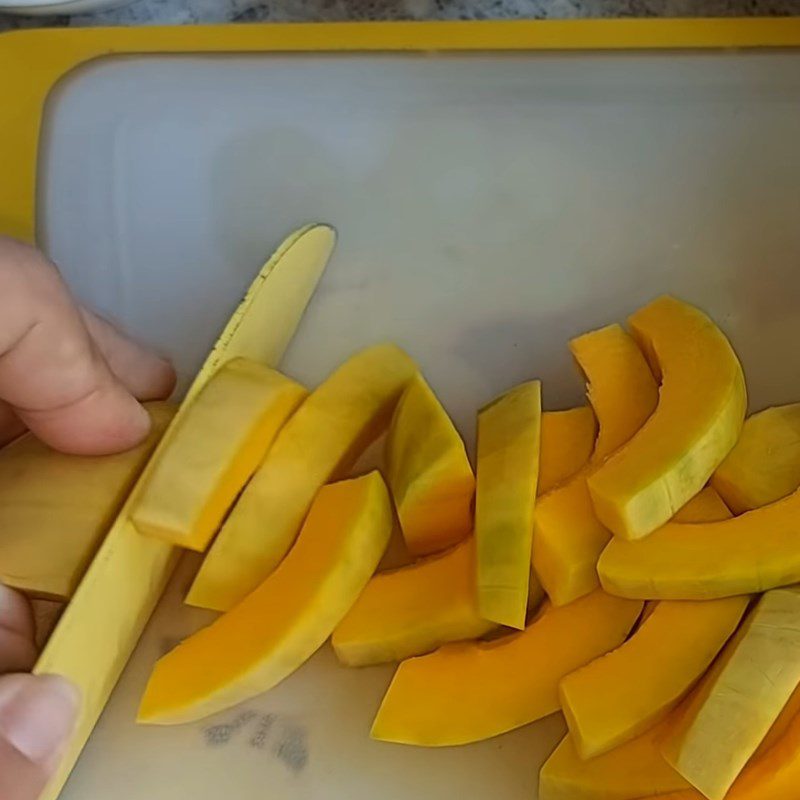 Step 1 Prepare the pumpkin for Vegetarian flan cake