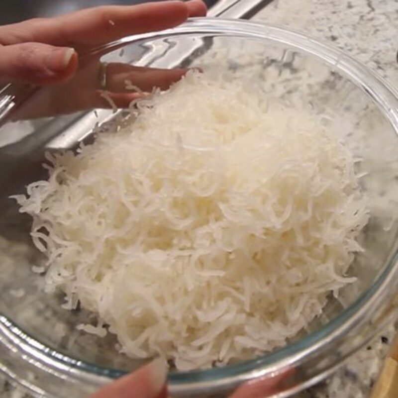 Step 1 Prepare pig skin for sour beef sausage from ground beef