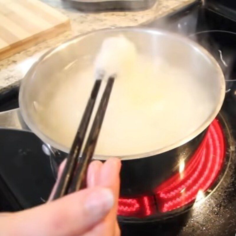 Step 1 Prepare pig skin for sour beef sausage from ground beef