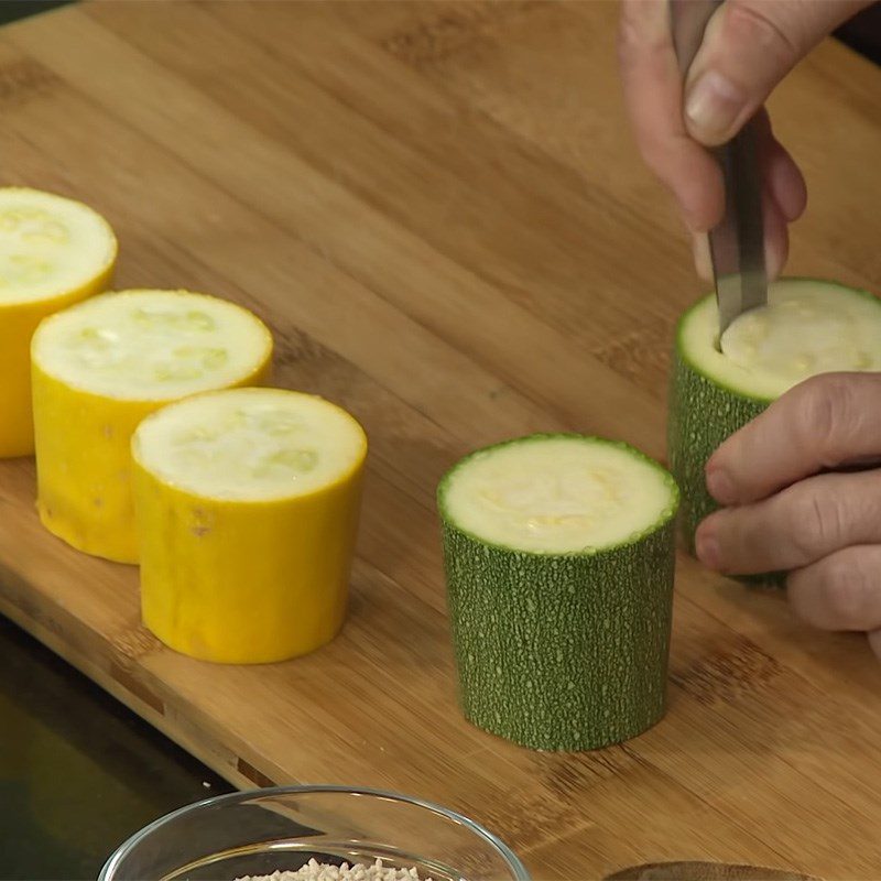 Step 1 Prepare the zucchini Steamed zucchini with mushrooms