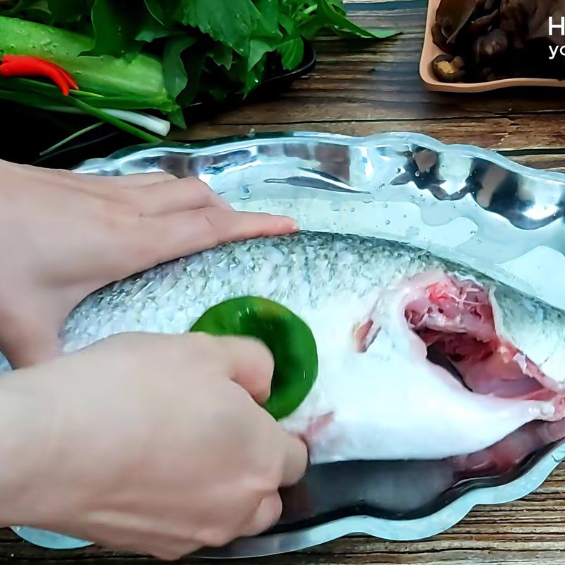 Step 1 Prepare the fish for steamed barramundi