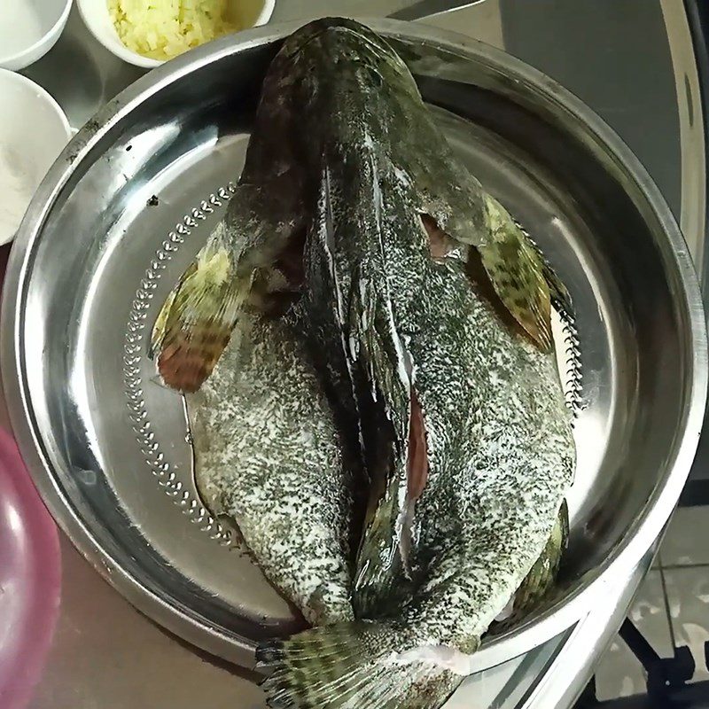 Step 1 Prepare the fish Hong Kong steamed grouper