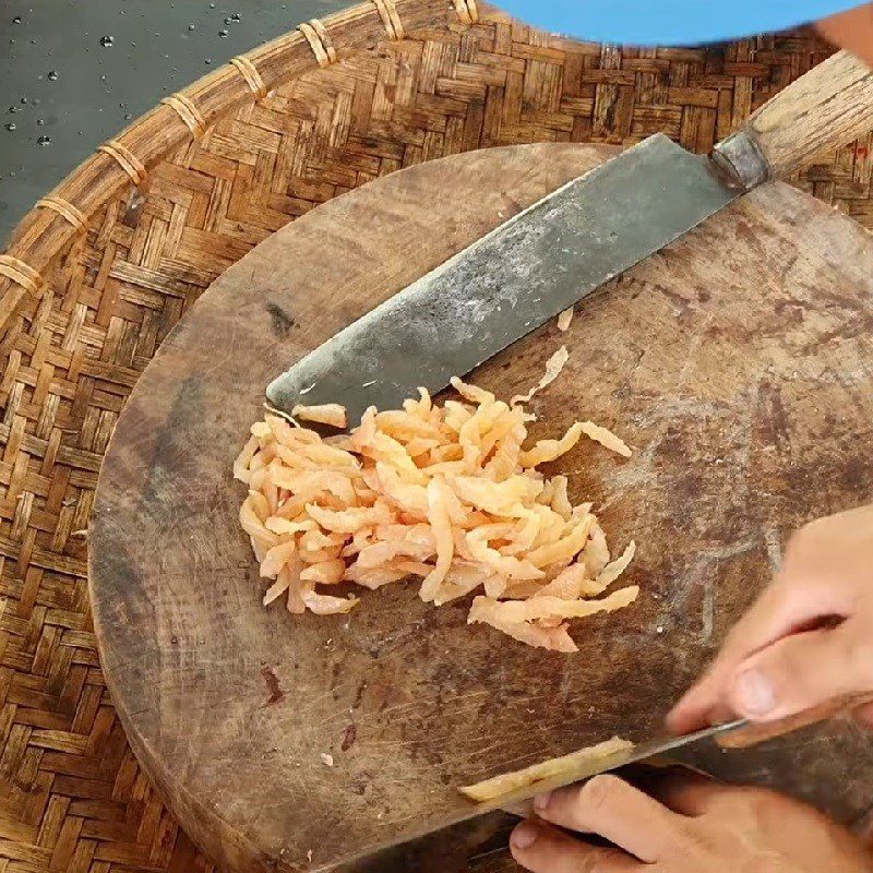 Step 1 Preparing the fish Grilled Snakehead Fish Salad (Gỏi nhệch)