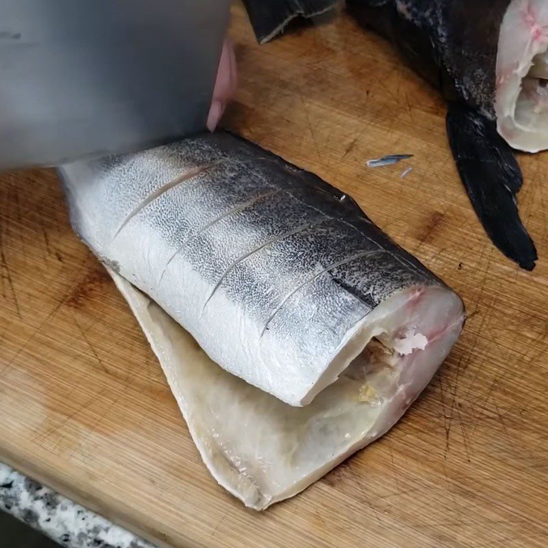 Step 1 Preparing the grouper Grouper braised in clay pot