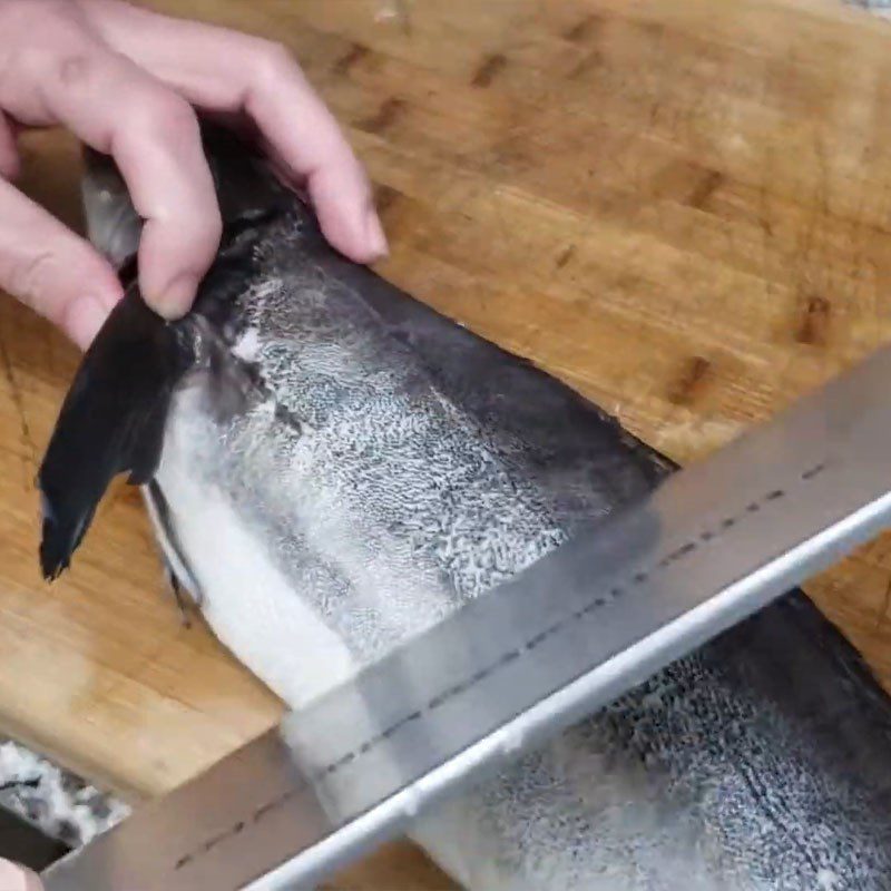 Step 1 Preparing the grouper Grouper braised in clay pot