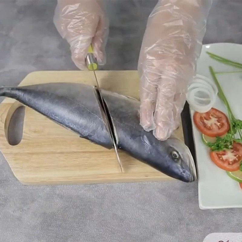 Step 1 Prepare pomelo fish Grilled pomelo fish using an air fryer