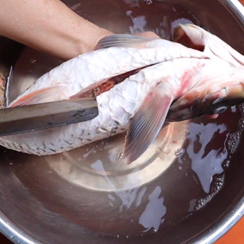 Step 1 Prepare the carp Carp steamed with fermented soybeans and vermicelli