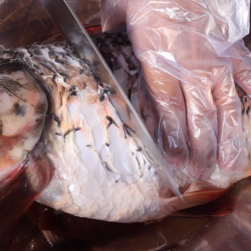 Step 1 Prepare the carp Carp steamed with fermented soybeans and vermicelli