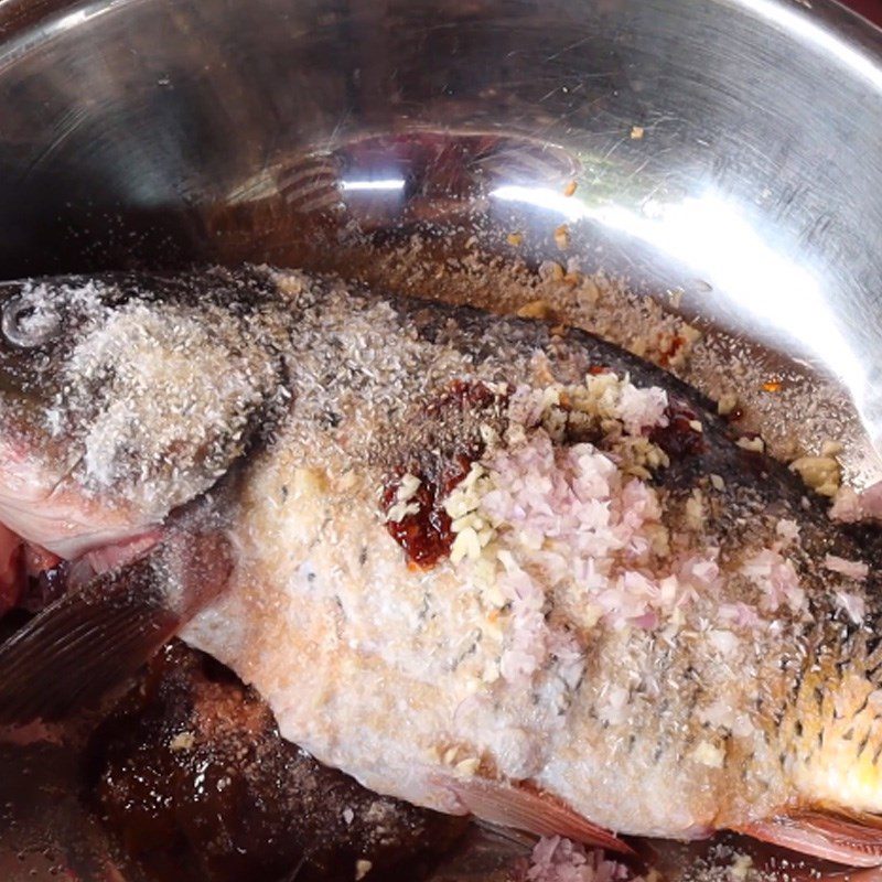 Step 1 Prepare the carp Carp steamed with fermented soybeans and vermicelli