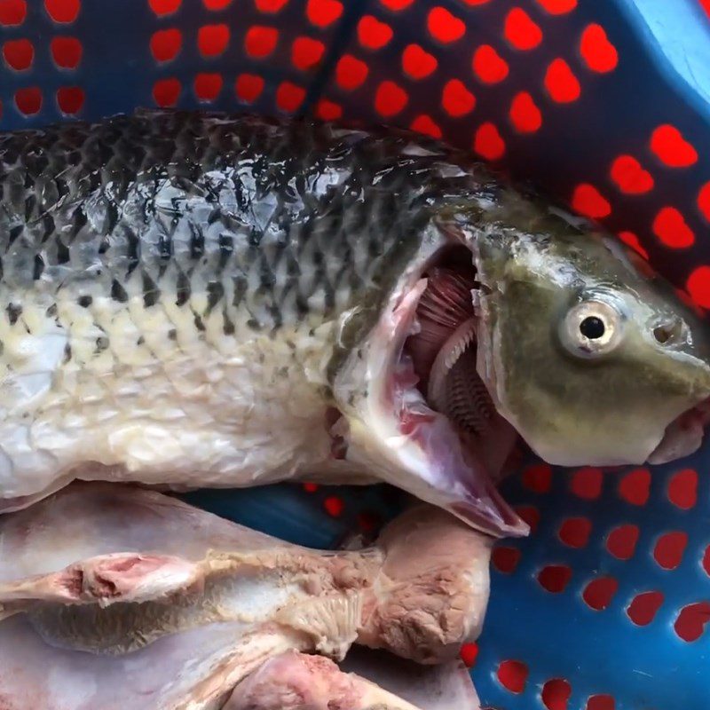 Step 1 Prepare carp Hong Kong steamed carp