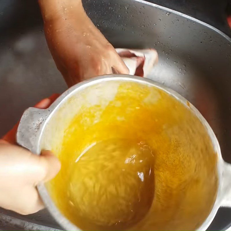 Step 1 Prepare the carp for Green Bean Fish Porridge