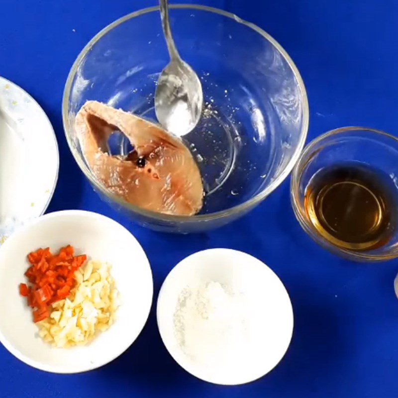 Step 1 Prepare the fish for Fish Stewed with Garlic and Chili