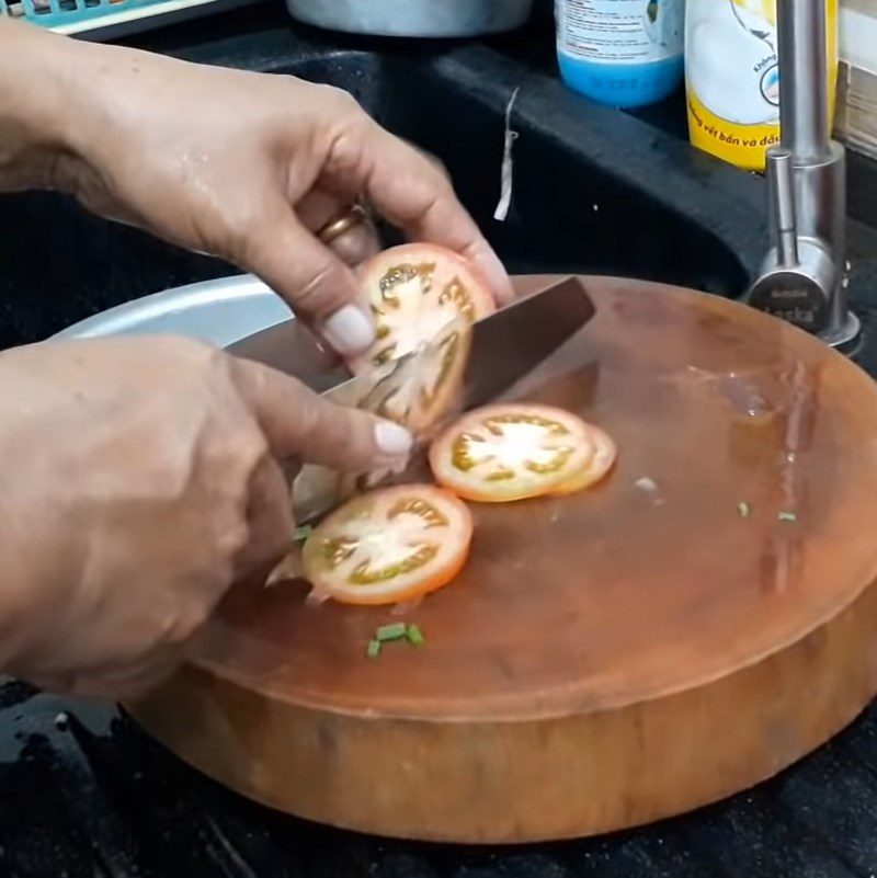 Step 1 Prepare tomatoes and green onions for Mắm ruốc chưng trứng with crispy pork fat