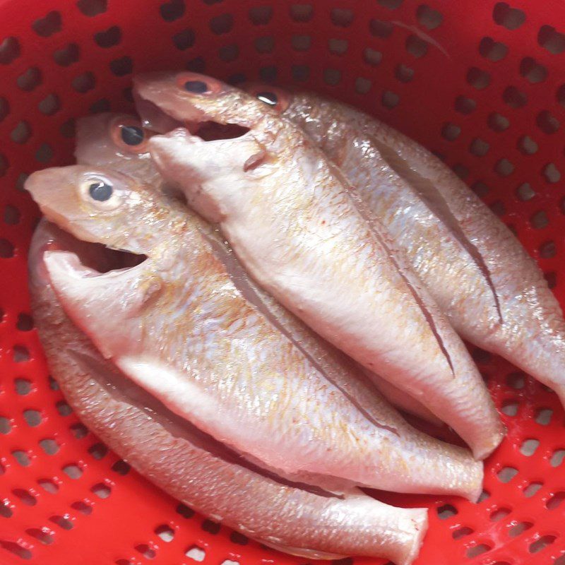 Step 1 Prepare the fish (mullet) Fried mullet with salt and chili