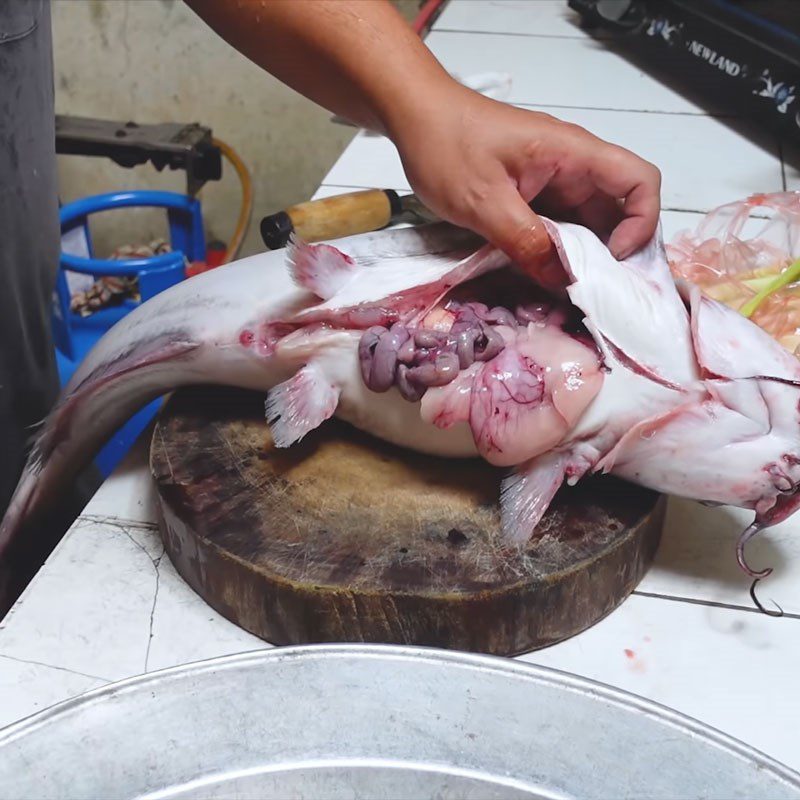 Step 1 Prepare fish Sông Đà fish salad