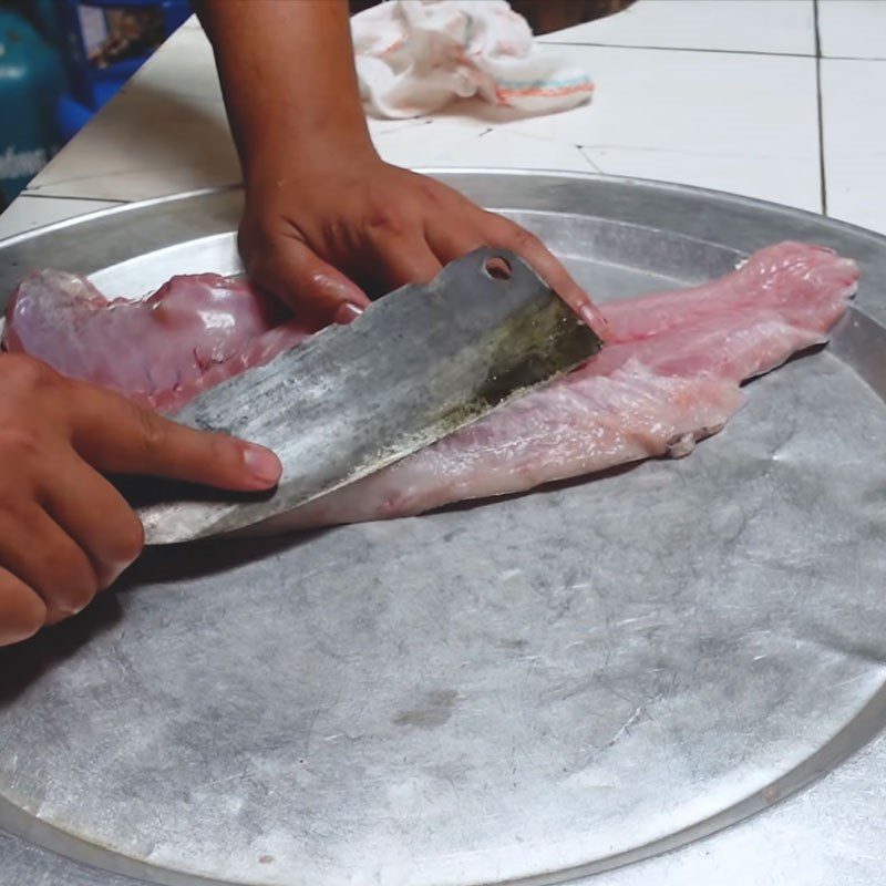 Step 1 Prepare fish Sông Đà fish salad