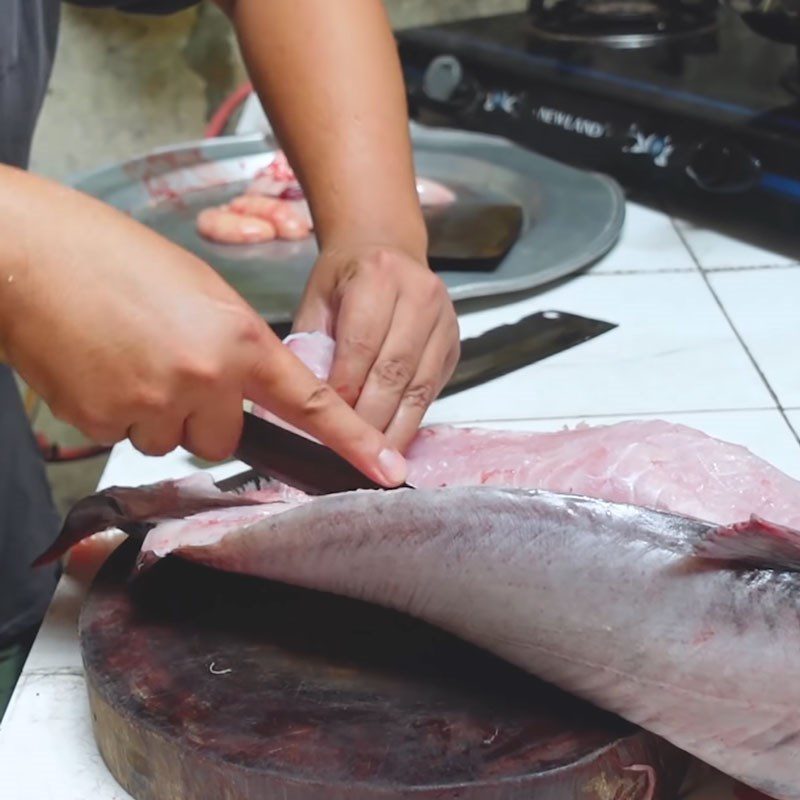 Step 1 Preparing the fish for the river catfish salad