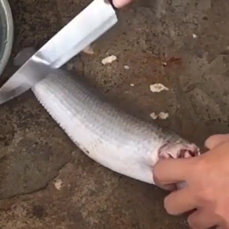 Step 1 Preparing Snakehead Fish for Bitter Vegetable Soup