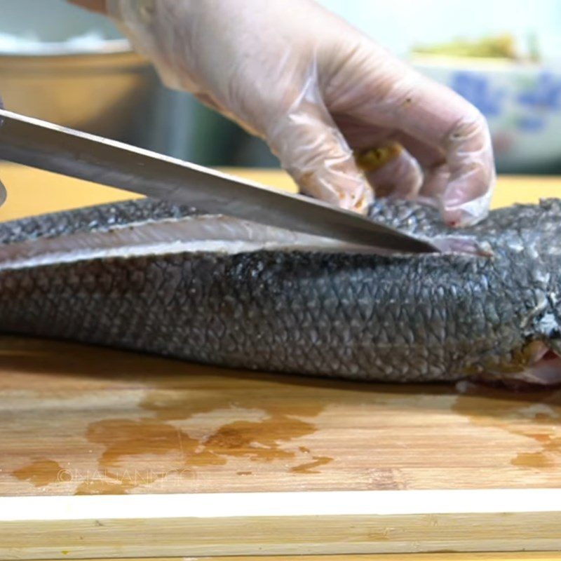 Step 1 Prepare the snakehead fish and pork belly Snakehead fish steamed with ginger