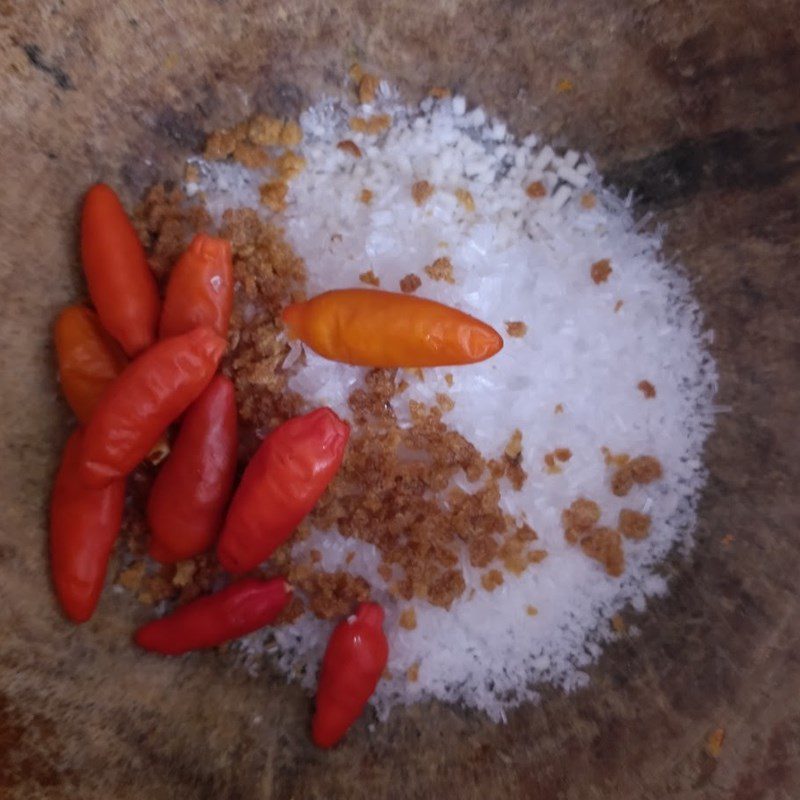 Step 1 Prepare the mackerel Sun-dried mackerel fried with salt and chili