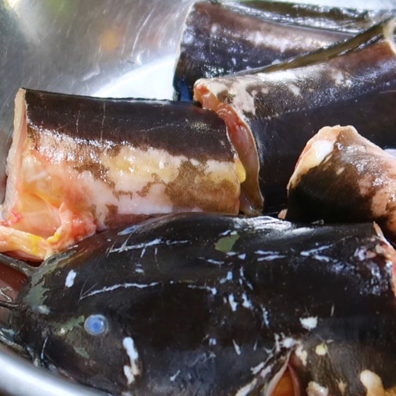 Step 1 Prepare the catfish Braised catfish with fermented soybean