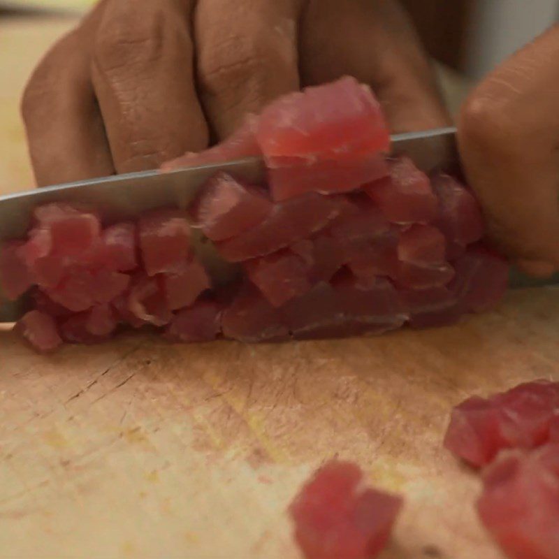 Step 1 Prepare the Tuna for Grilled Tuna with Cheese Sauce